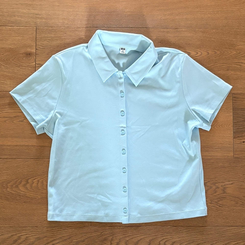 UNIQLO Light Blue Collared Button-Up Shirt